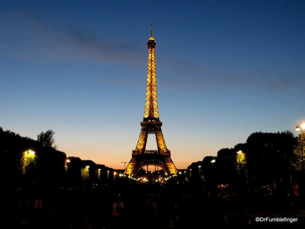 05a Paris 05-2013. Eiffel Tower at dusk and after dark (5)