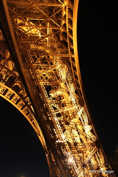 The Eiffel Tower at Dusk | TravelGumbo