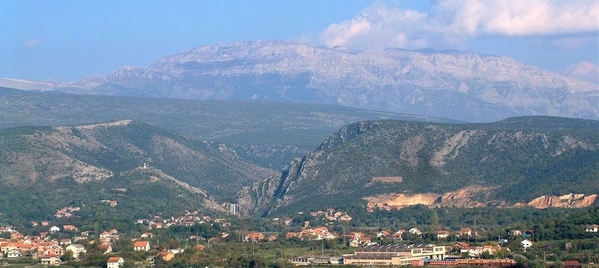 4_Dinara mountain landscape and town of Knin