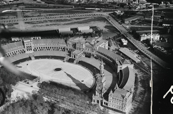 ETH-BIB-Plaza_de_España_in_Sevilla-Nordafrikaflug_1932-LBS_MH02-13-0568.tif