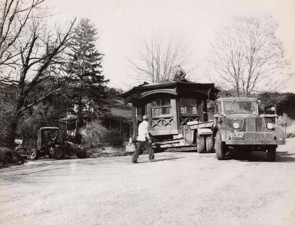 Moving-the-Study-1952