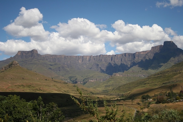 3_drakensburg-978725_1280