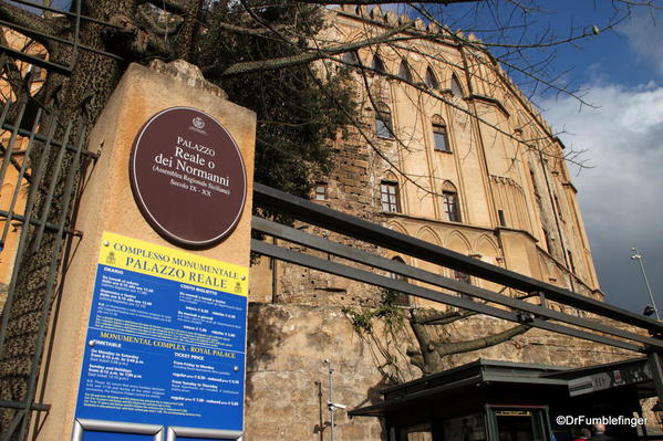 02 Exterior of Palermo Palazzo del Normanni (1)