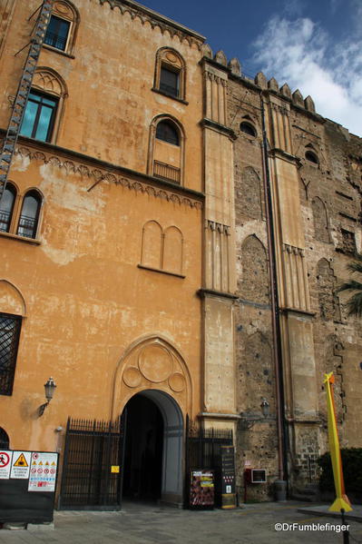 02 Exterior of Palermo Palazzo del Normanni (6)