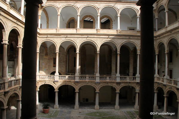 03 Interior of Palermo Palazzo del Normanni (7)