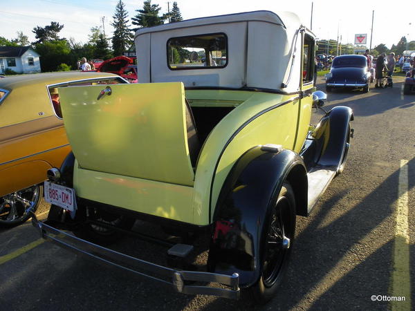 1928 Ford Model A [11)