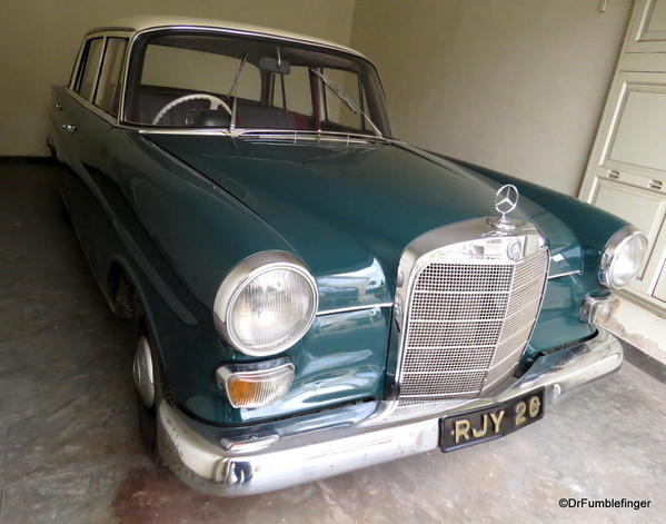 1966 Mercedes 200 (1)