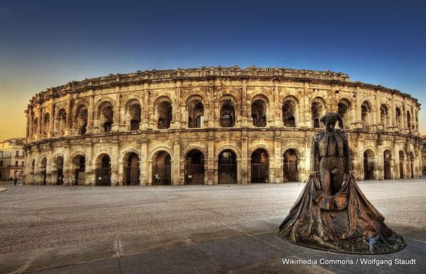 1-1024px-Arenes_de_Nimes_panorama