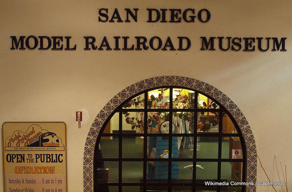 1024px-Facade_of_San_Diego_Model_Railroad_Museum