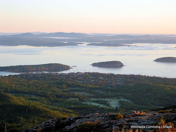 1024px-MainetownBarHarborfromCadillacMountain