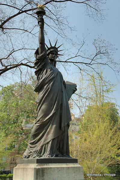 681px-Statue_de_la_liberte-Philippe