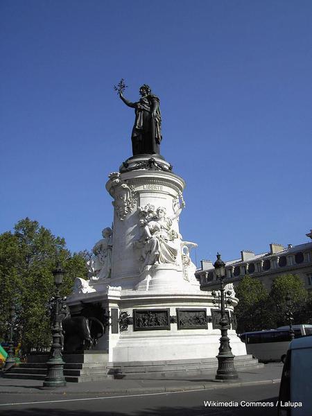 768px-050903_Paris_002_Mme_la_Republique