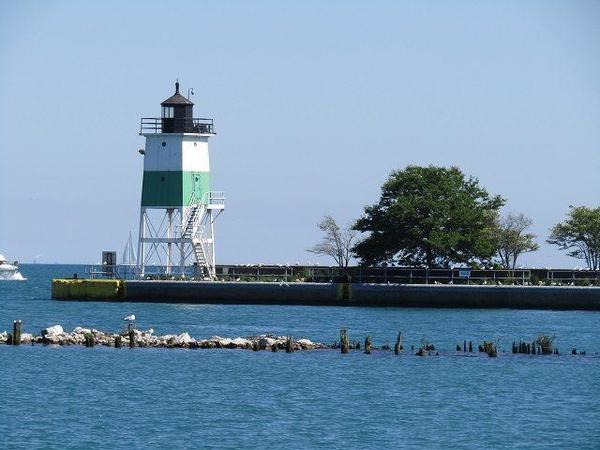 Navy-Pier-Guidewall-Lighthouse