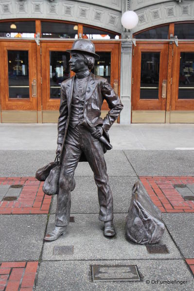 Tacoma -- "New Beginnings" statue