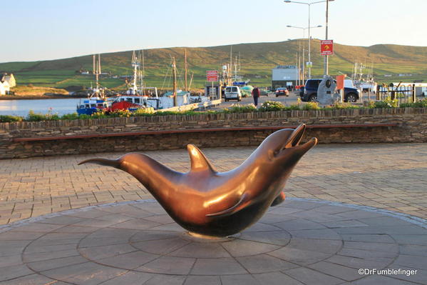 Dingle Harbor. Statue of Fungie