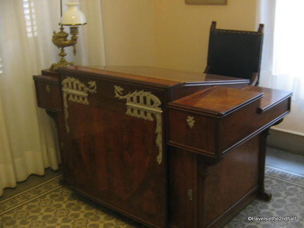 Gaudi desk