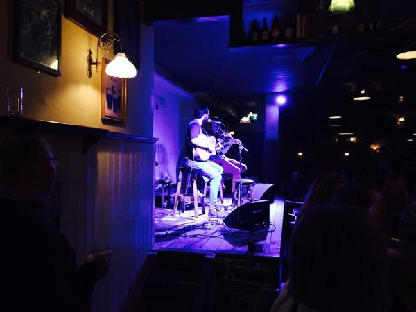 Live music on the pub crawl