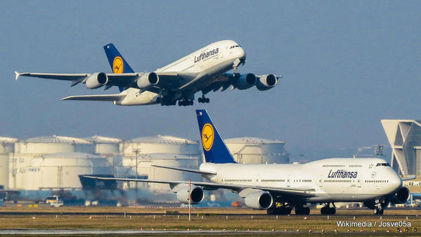 Lufthansa_Airbus_A380_and_Boeing_747_(16431502906)