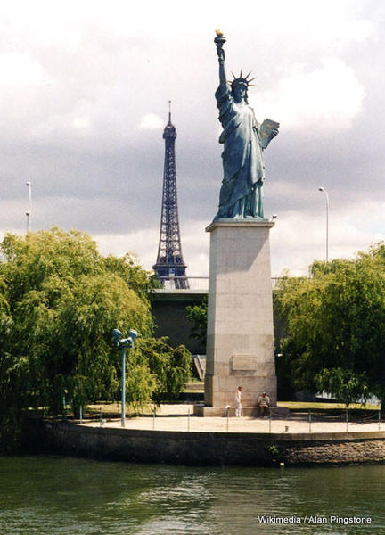 Paris.seine.liberty.500pix-Alan Pingstone faces west toward NY