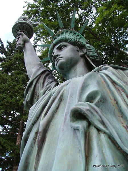 Statue_of_Liberty_bronze_replica_Sioux_Falls_SD-Jerry 7171