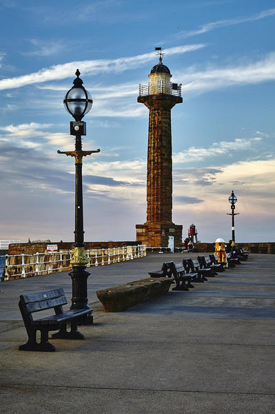 Whitby pier 1024 72