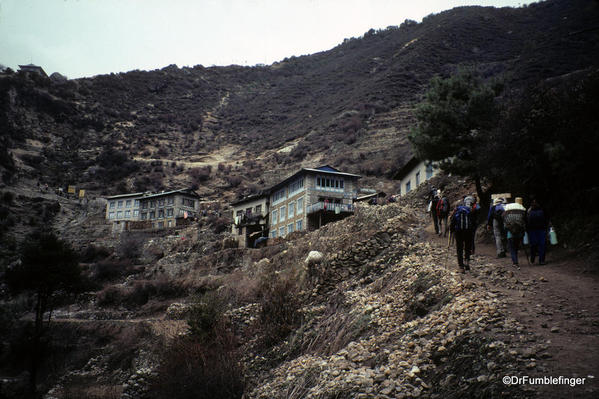 Climbing up to Namche Bazaar