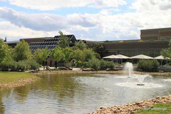 003a Royal Tyrrell Museum, Drumheller entrance