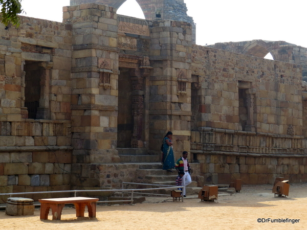 00a Qutub Minar. Entrance