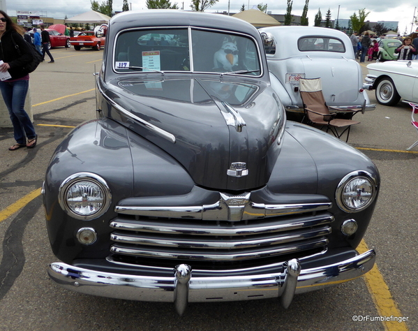 01 1948 Ford Tudor Super Deluxe