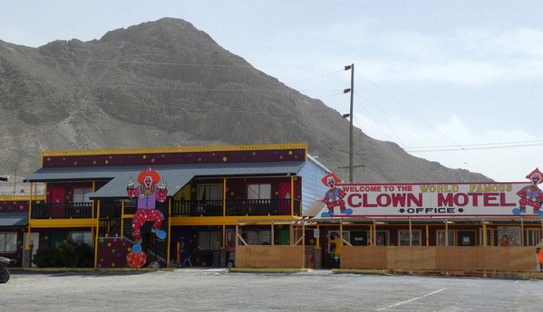 01 Clown Hotel