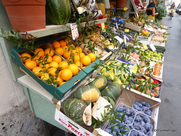 01 Fruit Market Brera neighborhood (4)