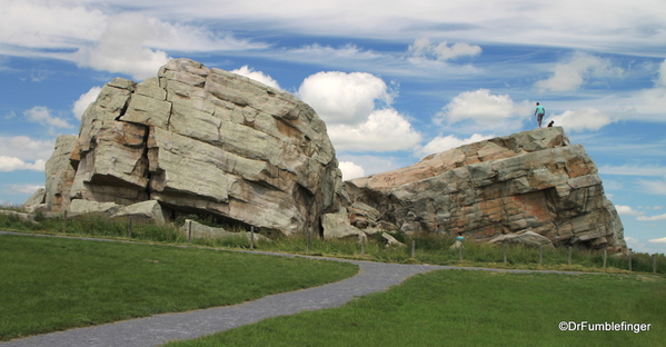 01 Okotoks Erratic