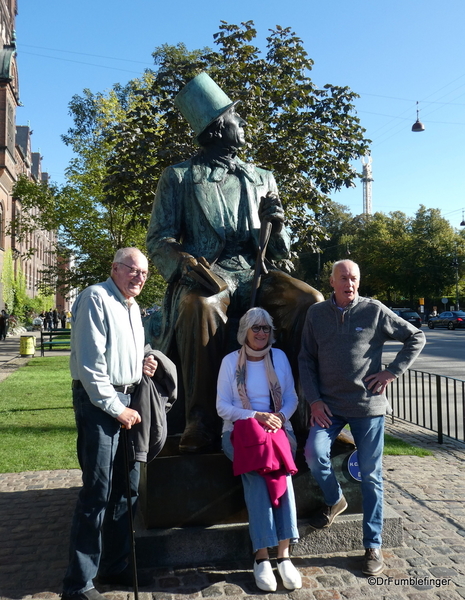 01 Rathaus and Square. Hans Christian Anderson Square (1)