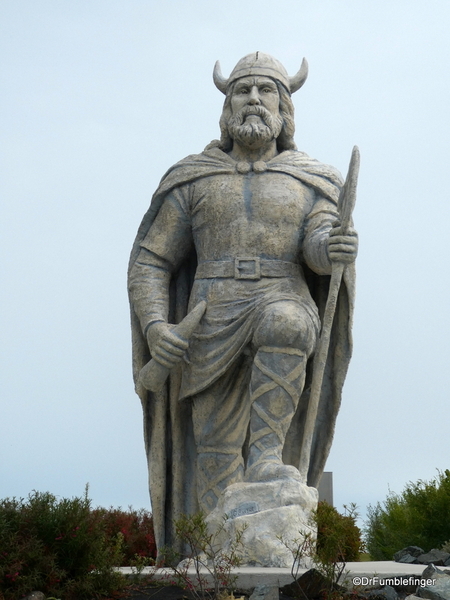 01 Viking Statue, Giml