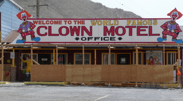 02 Clown Hotel