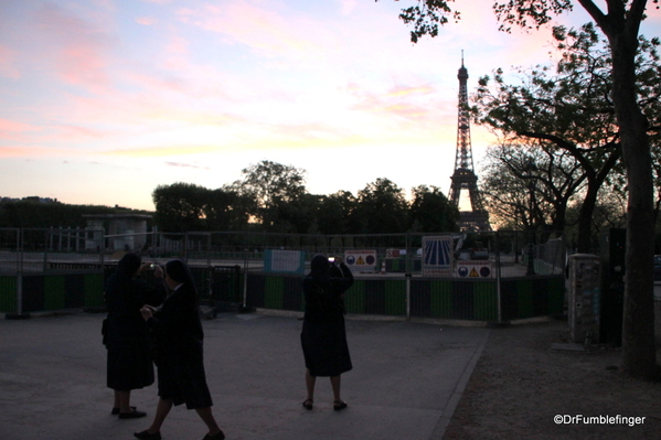 02 Paris 05-2013. Eiffel Tower at dusk and after dark (31)