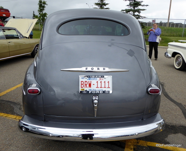 03 1948 Ford Tudor Super Deluxe