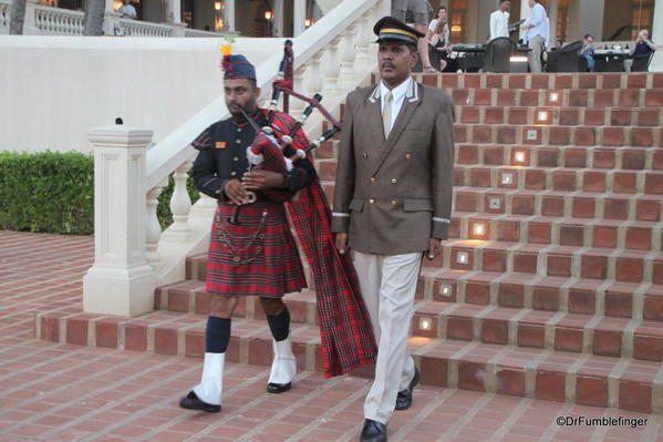 03 Galle Face Hotel lowering the flag (4)