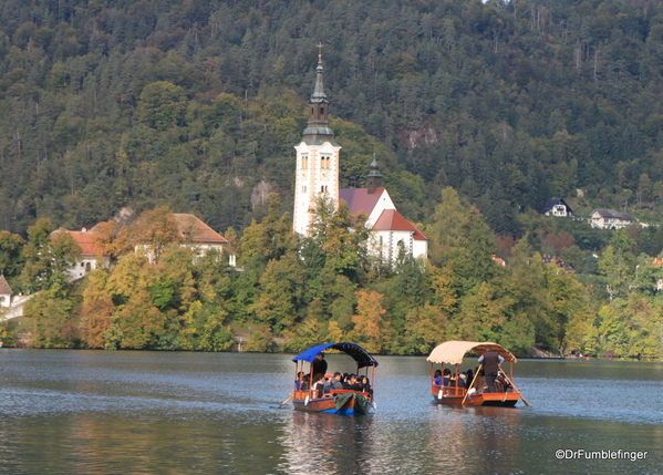 03 Gondolas to Bled Island