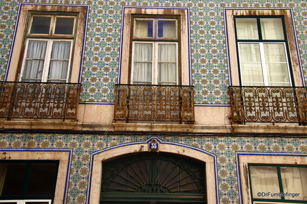 05a Tile buildings, Lisbon