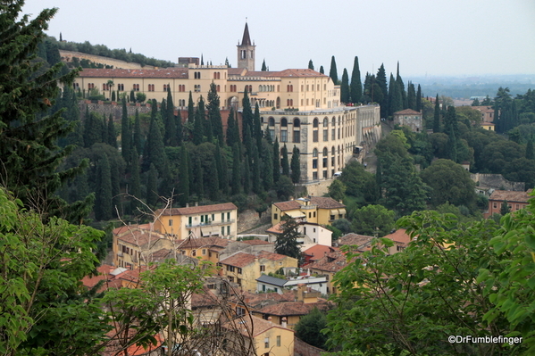 06 Castel San Pietro Square