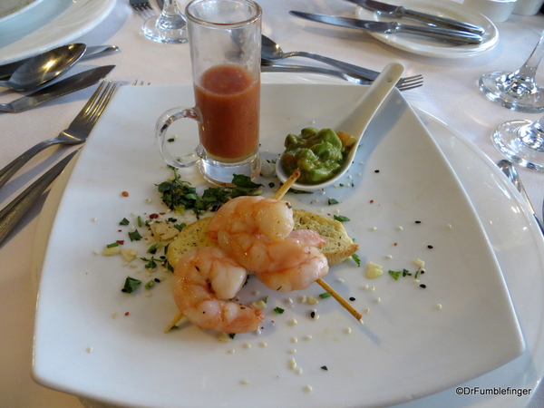 07 Shrimp brochettes with tomato juice, guacamole, and toasted garlic bread