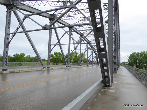 09 Red River and Flood Memorial (21)