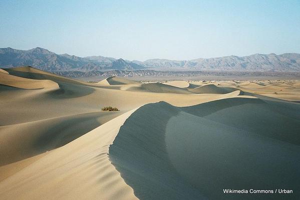 1-1024px-DeathValleyDunes4