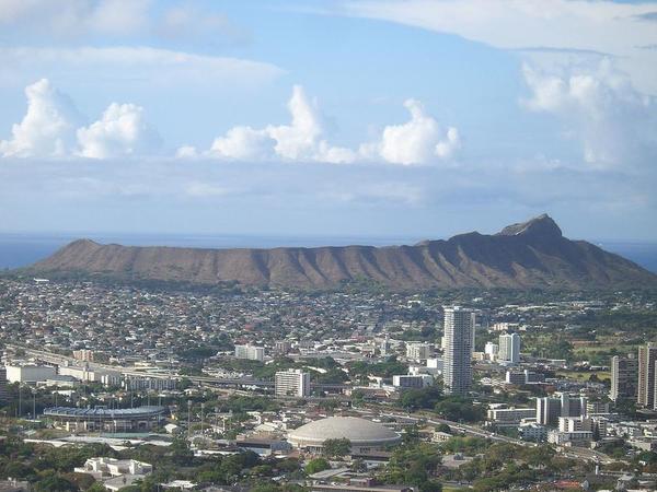 1024px-Diamond_Head_Hawaii_From_Round_Top_Rd. Courtesy mar1865 and wikimedia