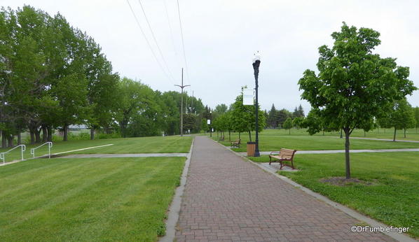 11 Red River and Flood Memorial (1)