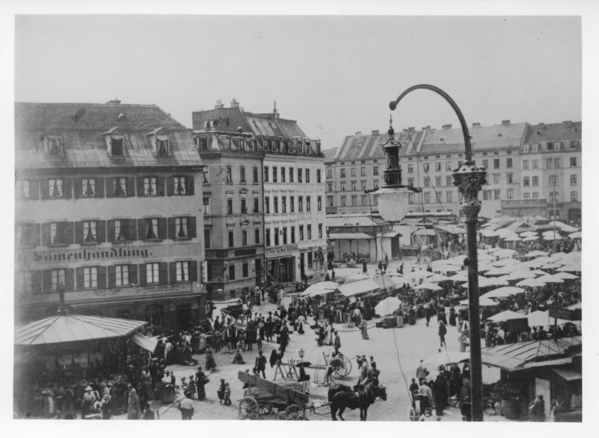 1280px-Viktualienmarkt_1900