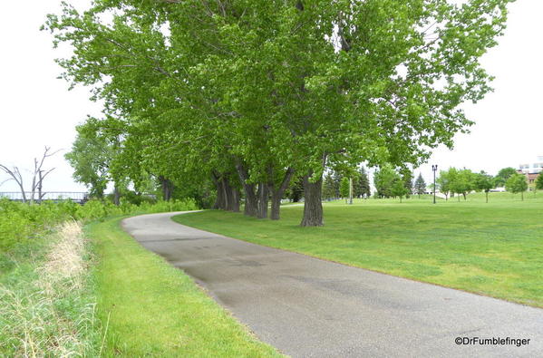 13 Red River and Flood Memorial (8)