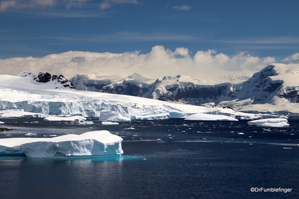 17 Danco Island Scenery