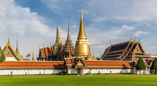 1920px-Wat_Phra_Kaew_by_Ninara_TSP_edit_crop